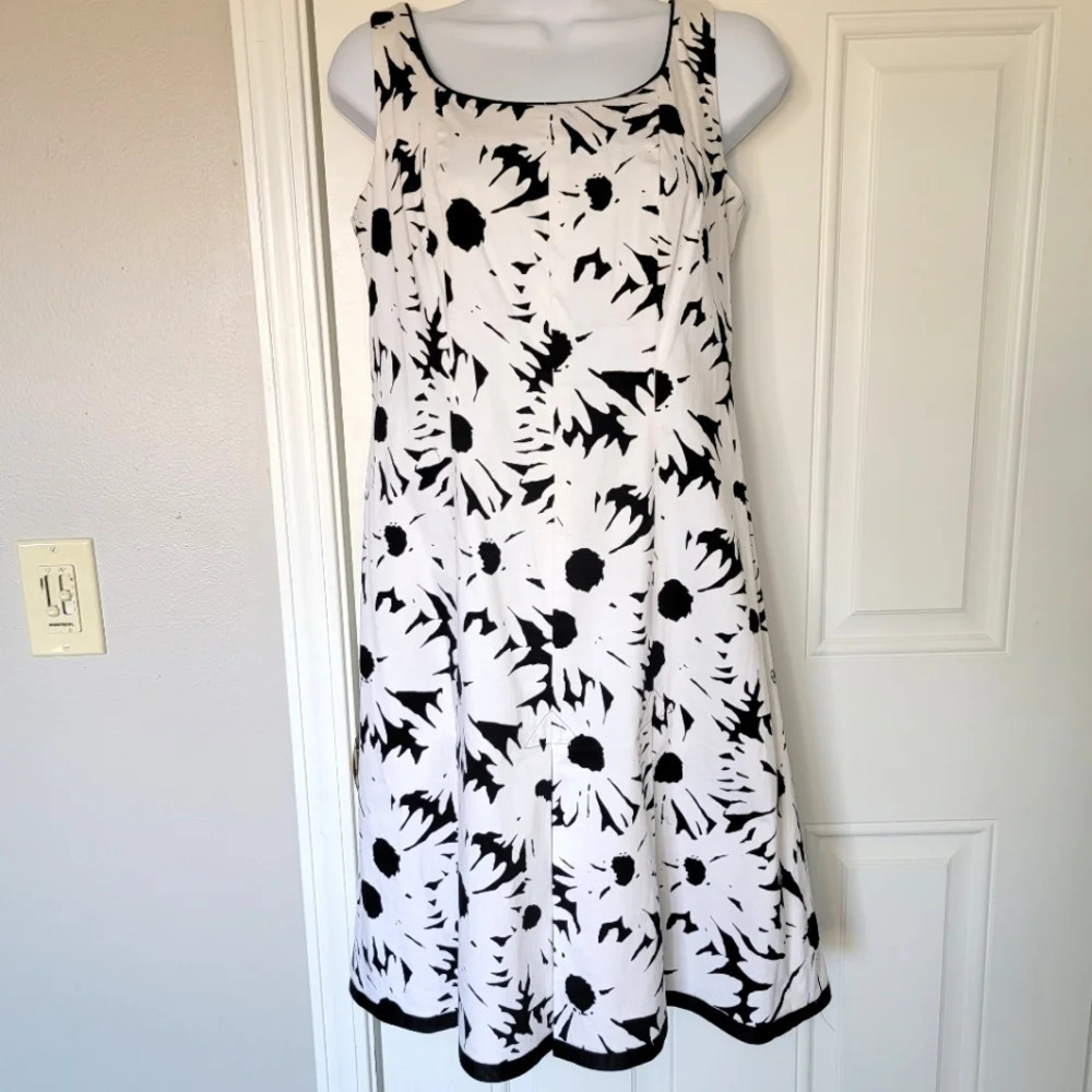 Talbots Black And White Floral Striped Pleated Sleeveless Dress Size 2P